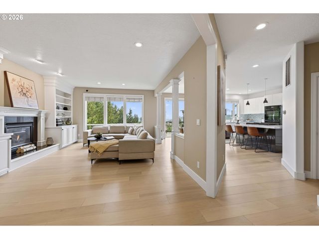 2140 FIRCREST Dr, West Linn, OR 97068