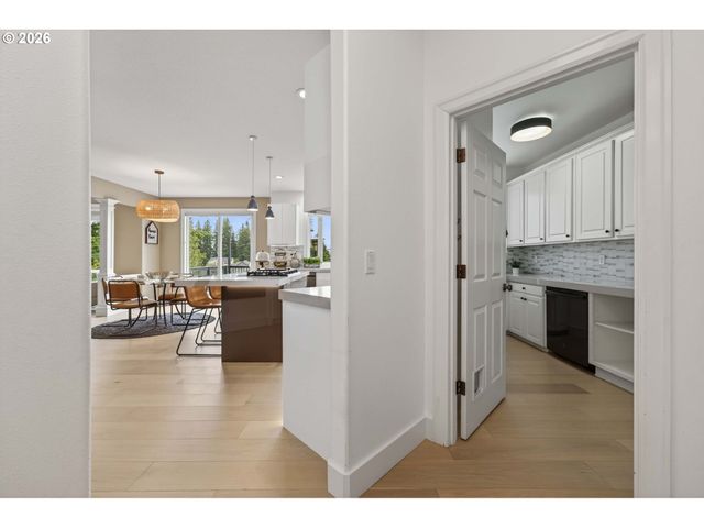 2140 FIRCREST Dr, West Linn, OR 97068