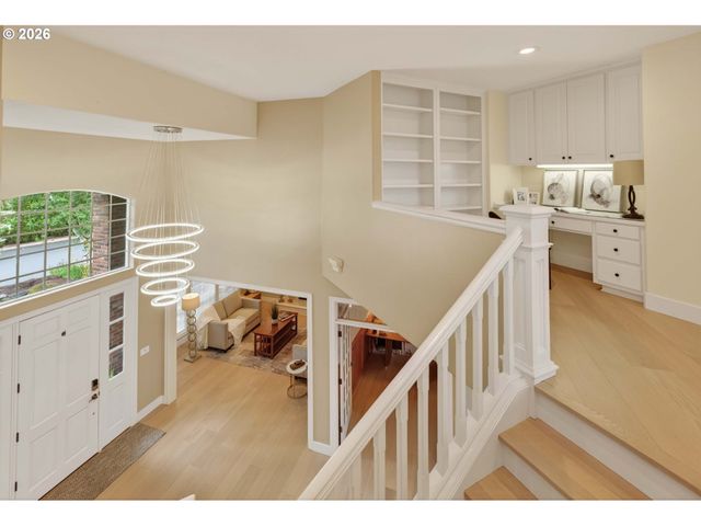 2140 FIRCREST Dr, West Linn, OR 97068