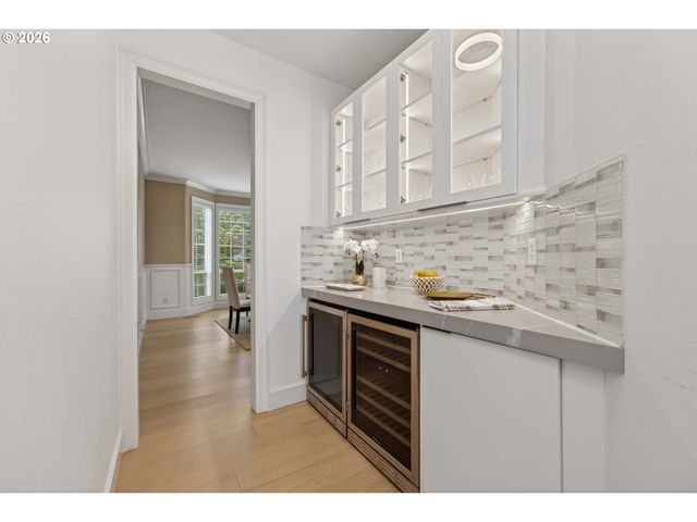 2140 FIRCREST Dr, West Linn, OR 97068