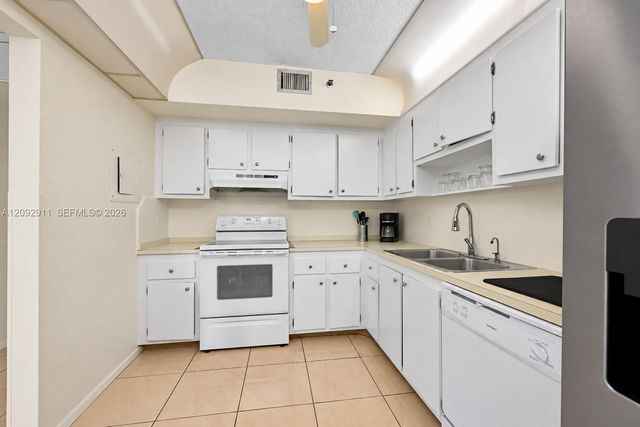 919 Hillcrest Drive 401, Hollywood, FL 33021