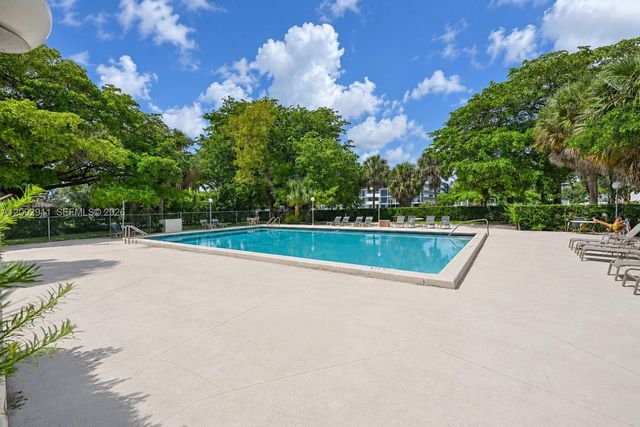 919 Hillcrest Drive 401, Hollywood, FL 33021