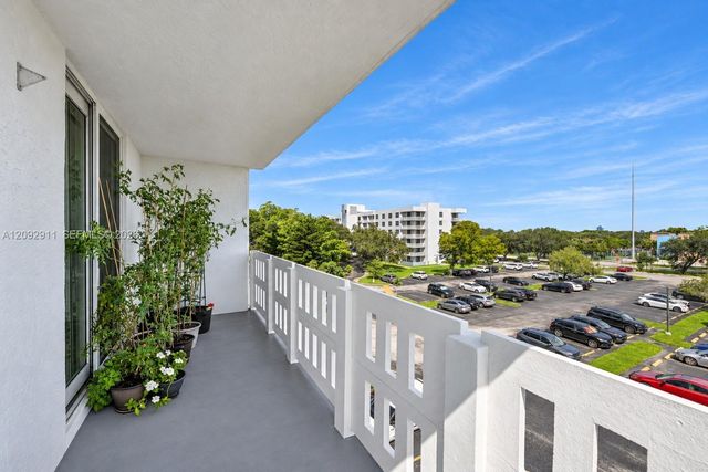 919 Hillcrest Drive 401, Hollywood, FL 33021