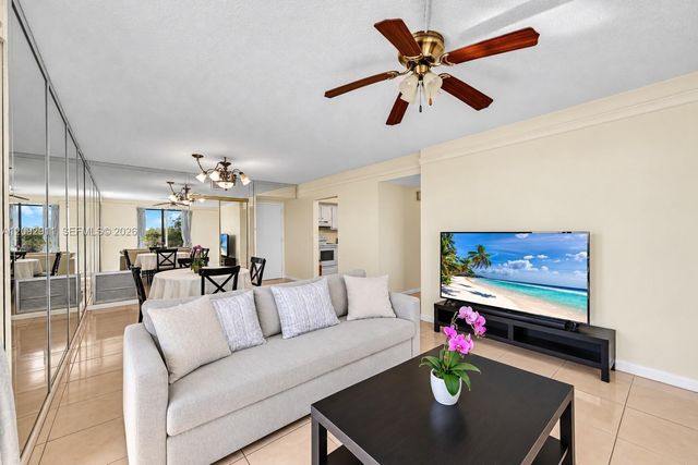 919 Hillcrest Drive 401, Hollywood, FL 33021