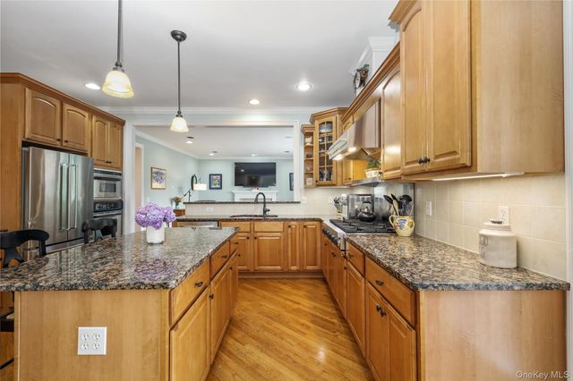 20 Parkview Circle, Carmel, NY 10512