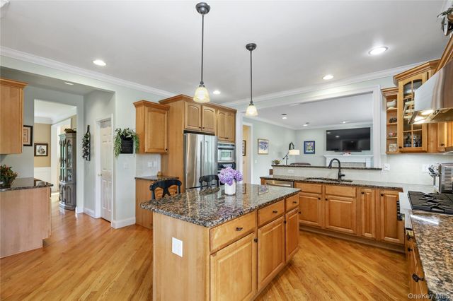 20 Parkview Circle, Carmel, NY 10512