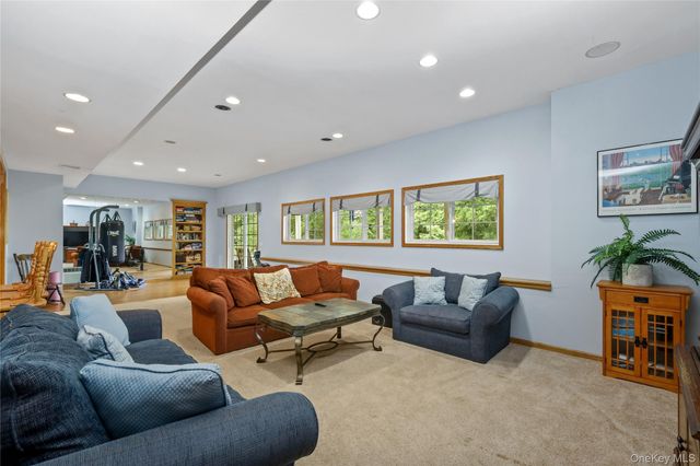 20 Parkview Circle, Carmel, NY 10512