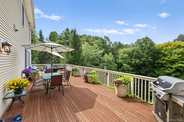 20 Parkview Circle, Carmel, NY 10512