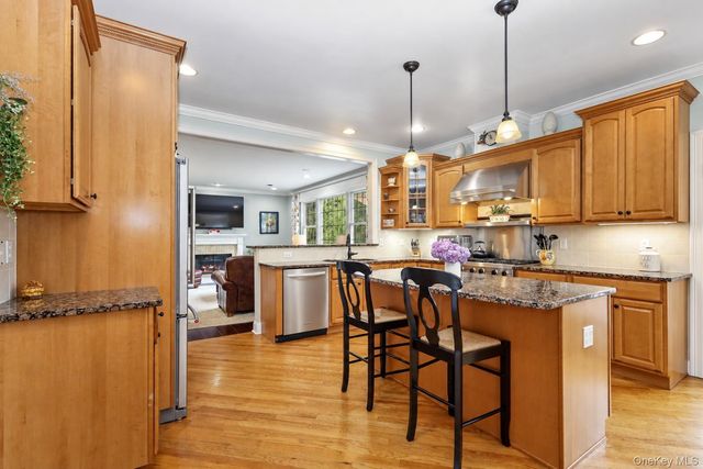 20 Parkview Circle, Carmel, NY 10512