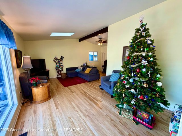 1923 Gay Lane, Lansing, MI 48912