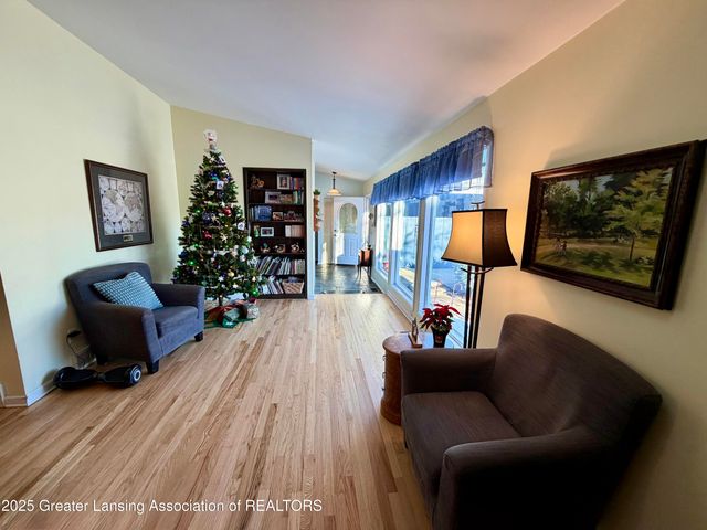 1923 Gay Lane, Lansing, MI 48912