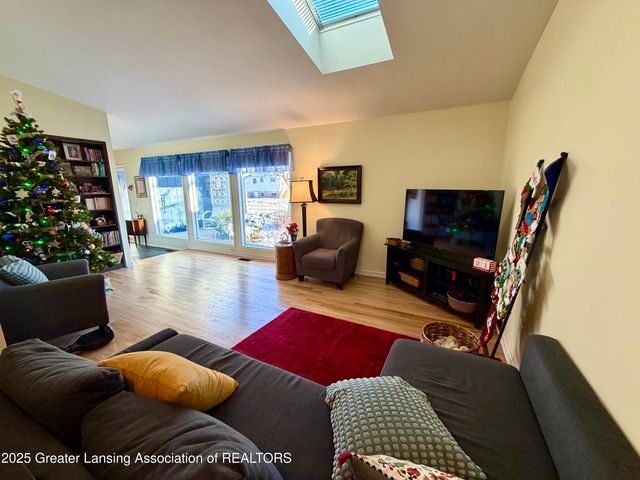 1923 Gay Lane, Lansing, MI 48912