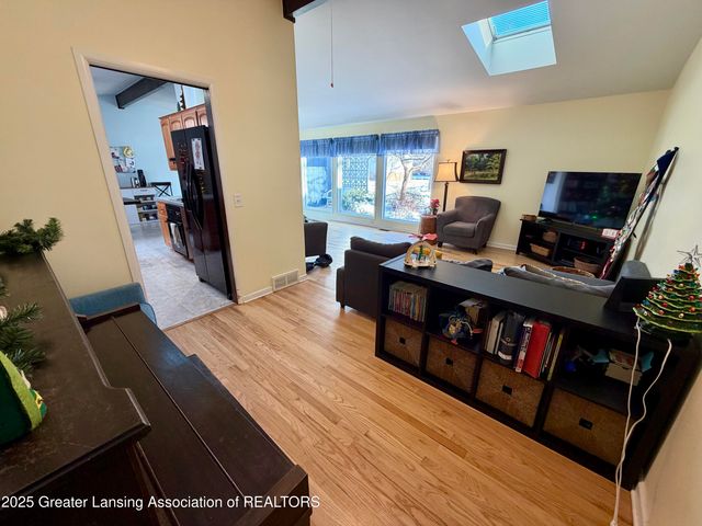 1923 Gay Lane, Lansing, MI 48912