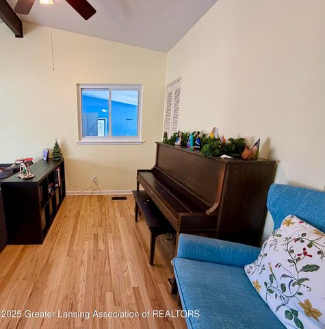 1923 Gay Lane, Lansing, MI 48912