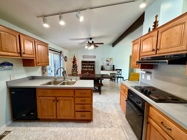 1923 Gay Lane, Lansing, MI 48912