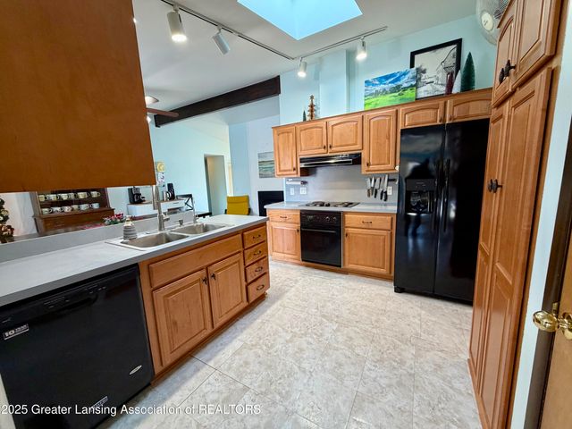 1923 Gay Lane, Lansing, MI 48912