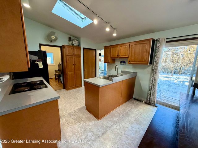 1923 Gay Lane, Lansing, MI 48912