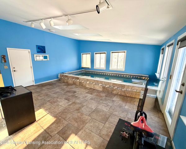 1923 Gay Lane, Lansing, MI 48912