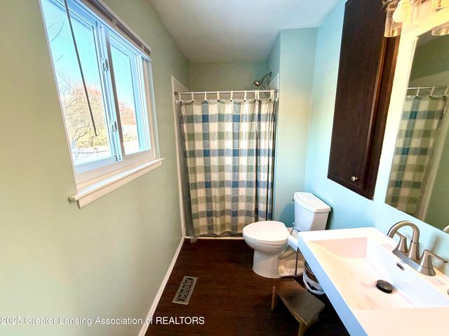 1923 Gay Lane, Lansing, MI 48912