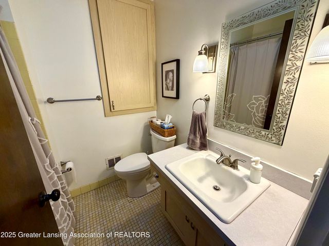 1923 Gay Lane, Lansing, MI 48912