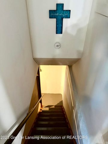 1923 Gay Lane, Lansing, MI 48912