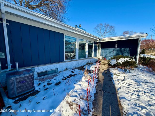 1923 Gay Lane, Lansing, MI 48912