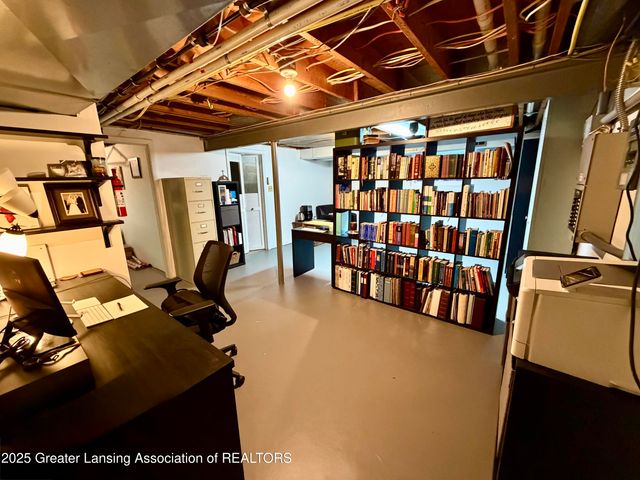 1923 Gay Lane, Lansing, MI 48912