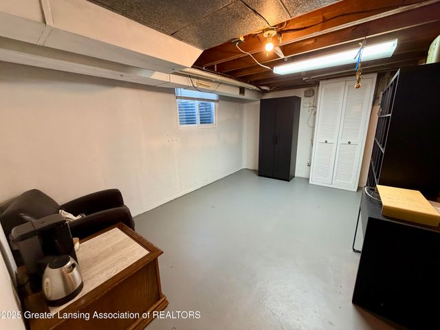 1923 Gay Lane, Lansing, MI 48912