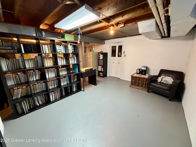 1923 Gay Lane, Lansing, MI 48912