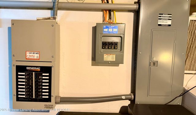 1923 Gay Lane, Lansing, MI 48912