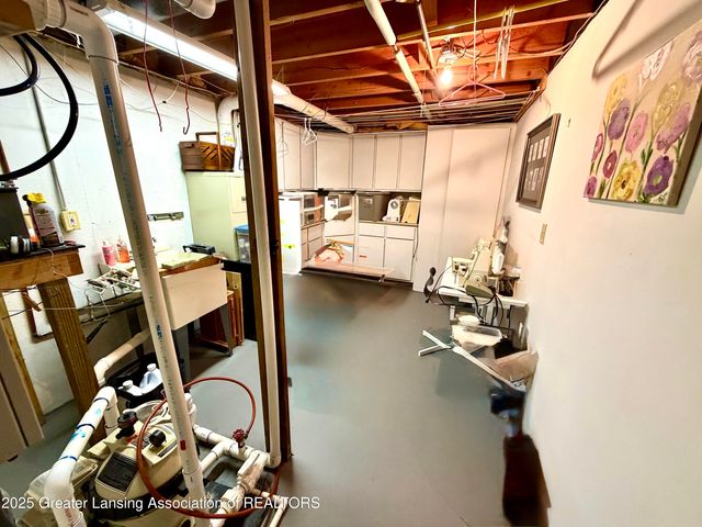 1923 Gay Lane, Lansing, MI 48912