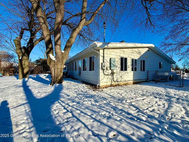 1923 Gay Lane, Lansing, MI 48912