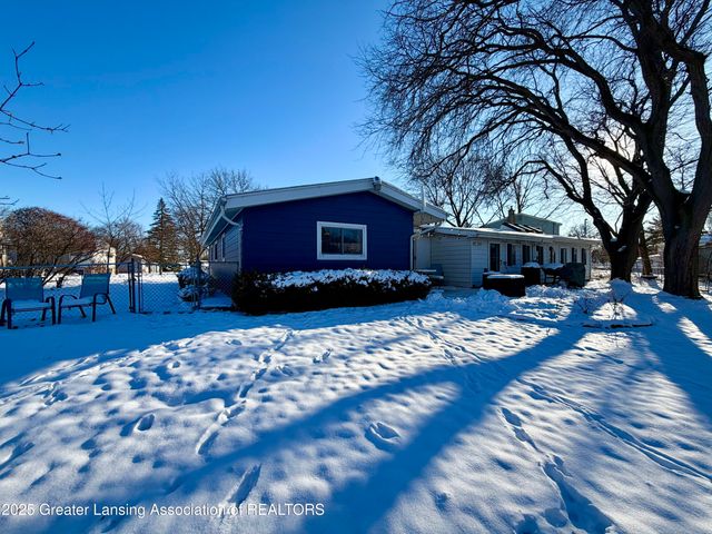 1923 Gay Lane, Lansing, MI 48912