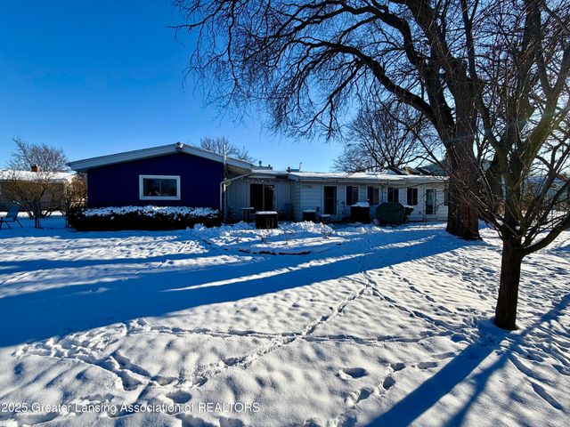 1923 Gay Lane, Lansing, MI 48912