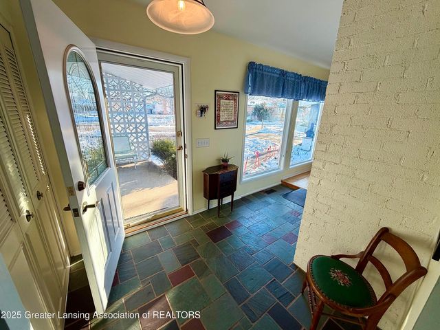 1923 Gay Lane, Lansing, MI 48912