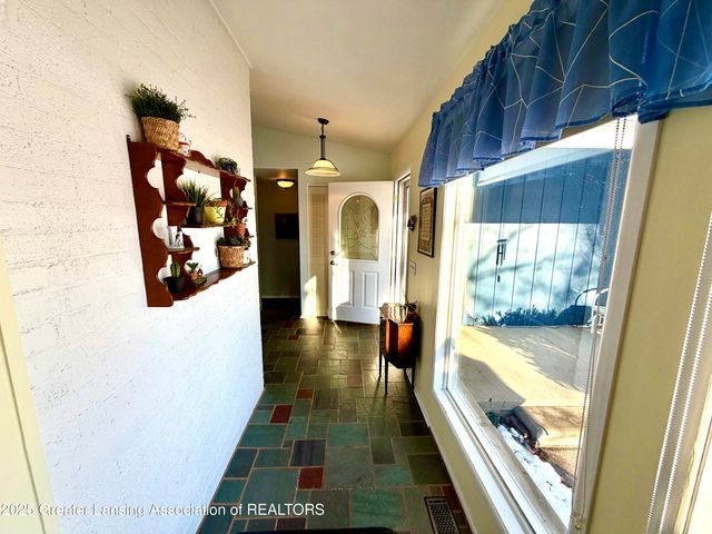 1923 Gay Lane, Lansing, MI 48912