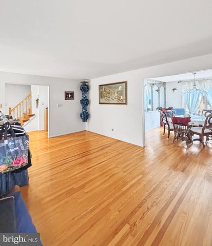 36 REGENT RD, Cherry Hill, NJ 08003