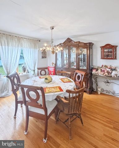 36 REGENT RD, Cherry Hill, NJ 08003