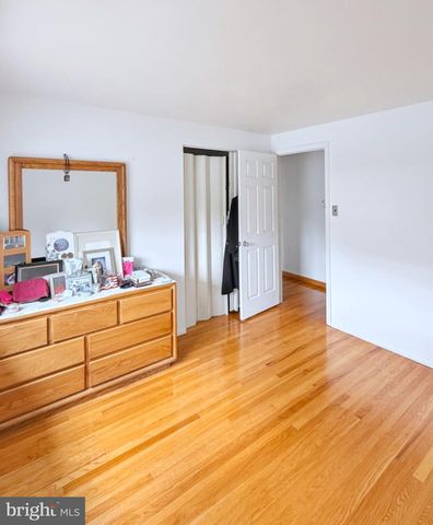 36 REGENT RD, Cherry Hill, NJ 08003