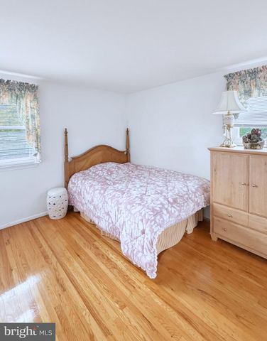 36 REGENT RD, Cherry Hill, NJ 08003