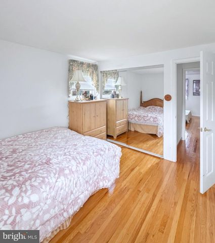 36 REGENT RD, Cherry Hill, NJ 08003