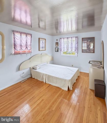 36 REGENT RD, Cherry Hill, NJ 08003