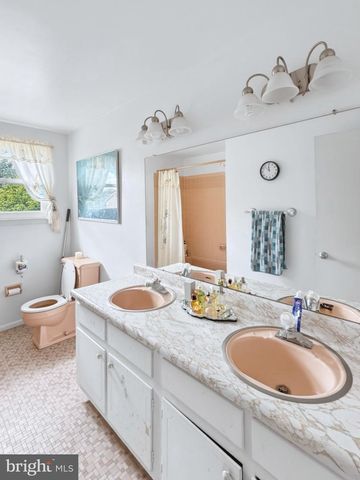 36 REGENT RD, Cherry Hill, NJ 08003