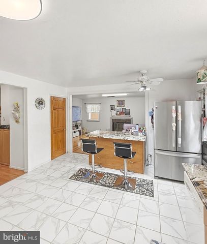 36 REGENT RD, Cherry Hill, NJ 08003