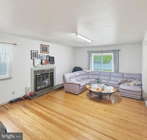 36 REGENT RD, Cherry Hill, NJ 08003