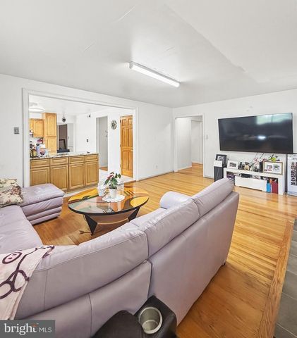 36 REGENT RD, Cherry Hill, NJ 08003
