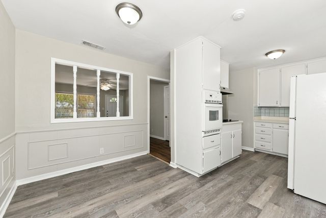 549 Lorna Street, Burleson, TX 76028