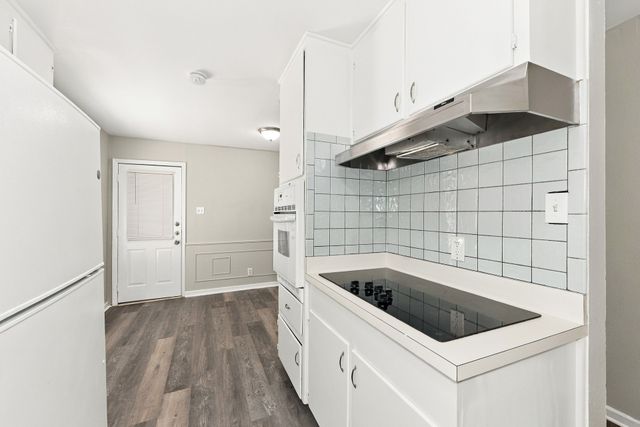 549 Lorna Street, Burleson, TX 76028