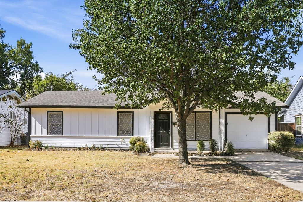 549 Lorna Street, Burleson, TX 76028