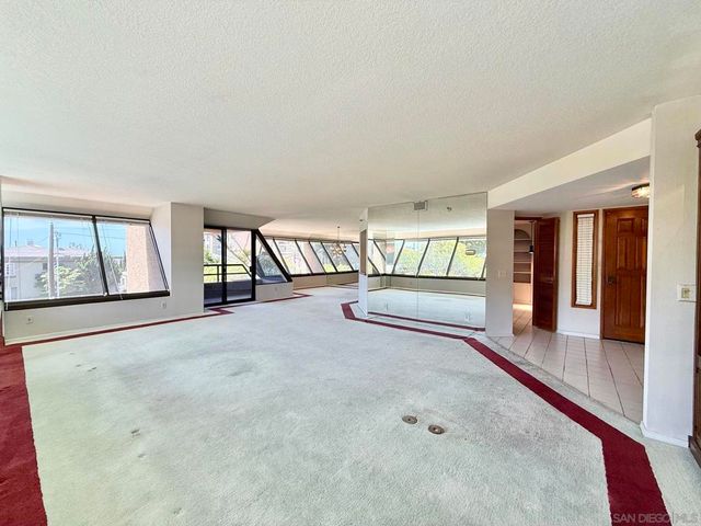 230 W Laurel St 204, San Diego, CA 92101